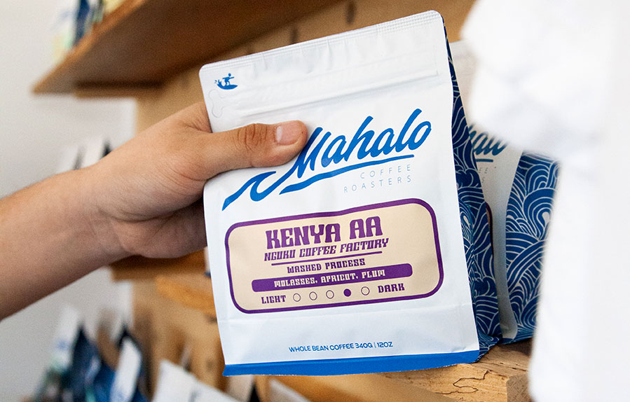 Kutoka Afrika hadi Aloha: Mahalo Coffee Mchanganyiko wa Kahawa Uliowekwa kwenye Mifuko thumbnail