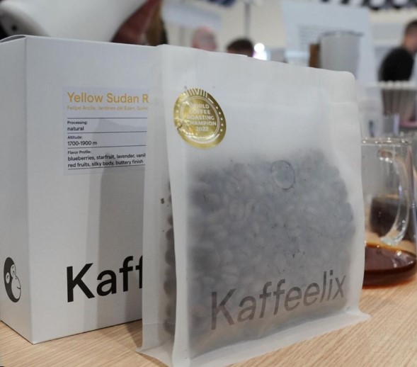 Kaffeelix coffee bag and box. 