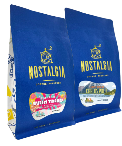 2 Nostalgia Coffee Roasters Beutel mit spaßigen Etiketten