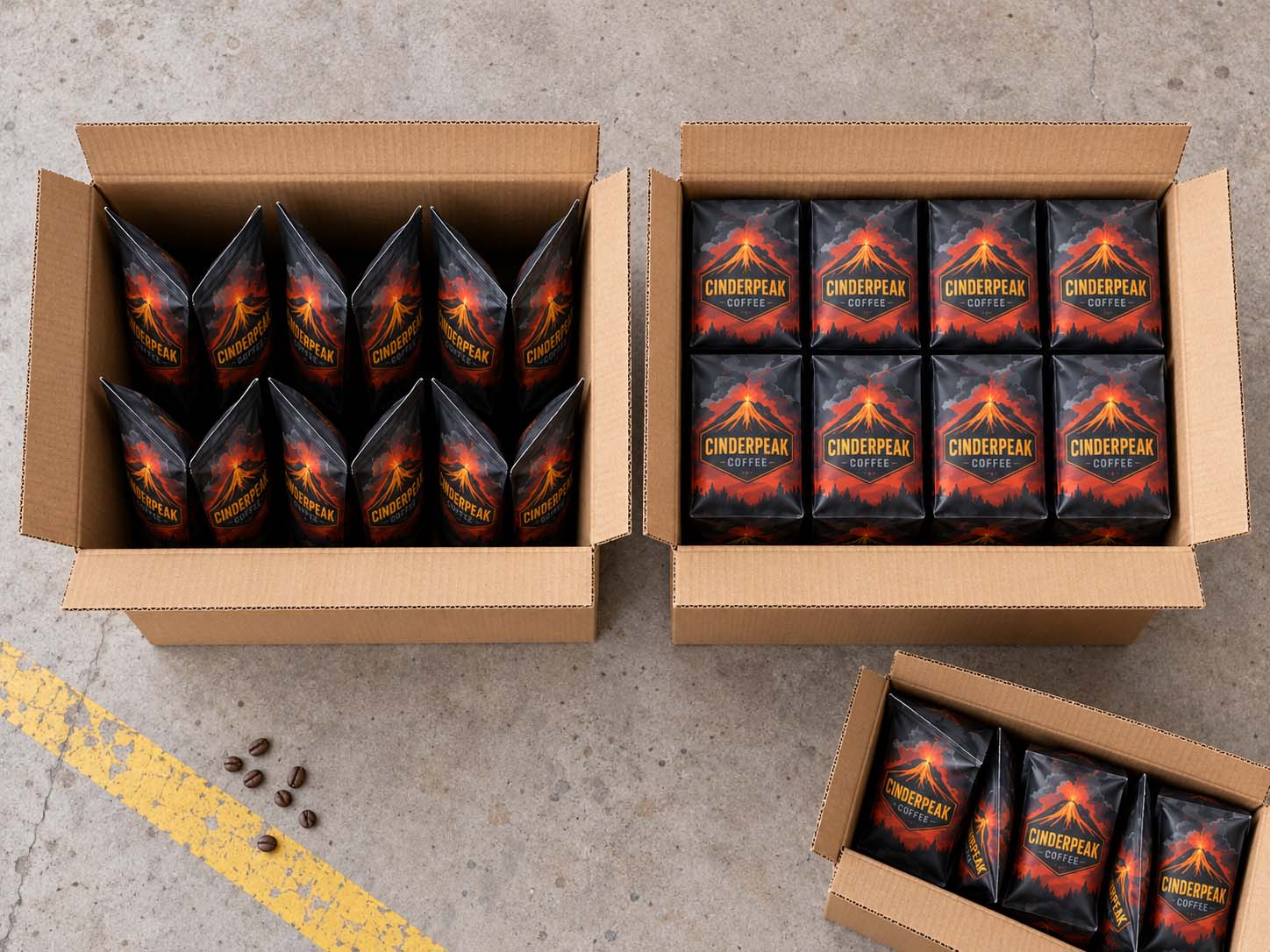 Dos cajas de envío abiertas lado a lado, una con bolsas stand up llenas que dejan espacio vacío arriba y otra con bolsas de fondo cuadrado bien acomodadas